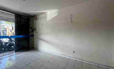 Strategic 3-Story House for Sale, Includes AC, Price 3 Million Negotiable in Penatih, Denpasar