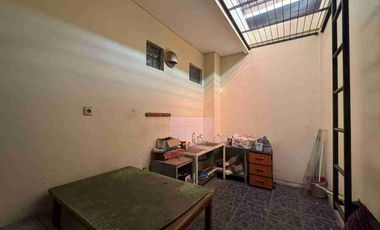 Strategic 3-Story House for Sale, Includes AC, Price 3 Million Negotiable in Penatih, Denpasar