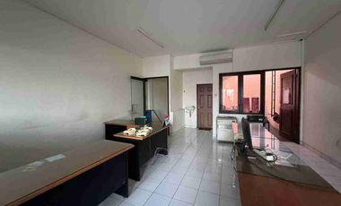 Strategic 3-Story House for Sale, Includes AC, Price 3 Million Negotiable in Penatih, Denpasar