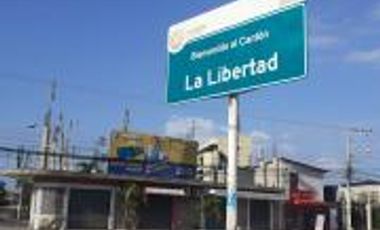 En venta casa rentera en la Avenida principal La Libertad Ecuador