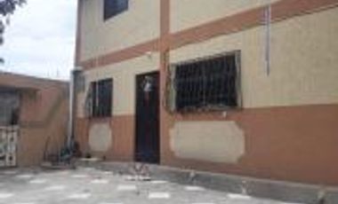 En venta casa rentera en la Avenida principal La Libertad Ecuador