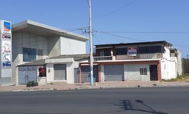 En venta casa rentera en la Avenida principal La Libertad Ecuador