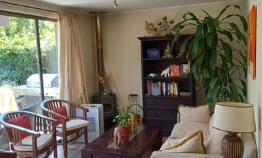 SE VENDE CASA  150 M2 , BUIN ,3 DORMITORIOS , 3 BAÑOS .