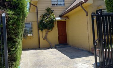 SE VENDE CASA  150 M2 , BUIN ,3 DORMITORIOS , 3 BAÑOS .