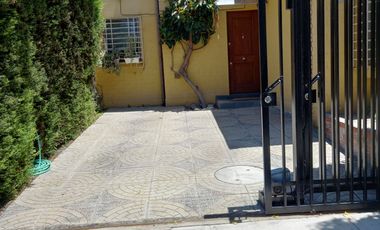 SE VENDE CASA  150 M2 , BUIN ,3 DORMITORIOS , 3 BAÑOS .
