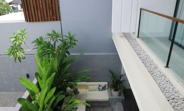 Brand new modern villa 3 bedrooms 200m2 in munggu near Tumbak bayuh Canggu