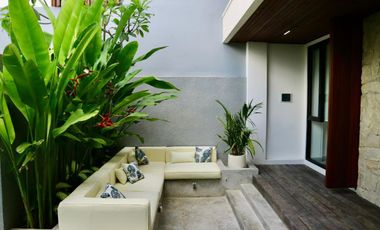 Brand new modern villa 3 bedrooms 200m2 in munggu near Tumbak bayuh Canggu