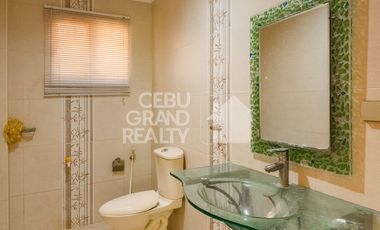 Picturesque Retreat Home with Grand Living Area and Pool in Consolacion