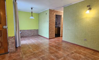 CASA DE 3 DORMITORIOS, 1 BAÑO, AMPLIO PATIO. A 3 CUADRAS DE AV. VALPARAÍSO, PARADERO 12