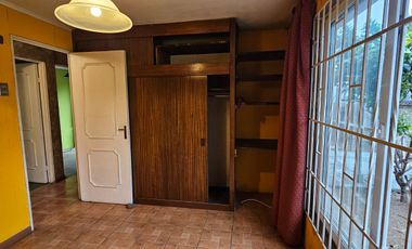 CASA DE 3 DORMITORIOS, 1 BAÑO, AMPLIO PATIO. A 3 CUADRAS DE AV. VALPARAÍSO, PARADERO 12