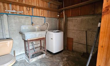 CASA DE 3 DORMITORIOS, 1 BAÑO, AMPLIO PATIO. A 3 CUADRAS DE AV. VALPARAÍSO, PARADERO 12