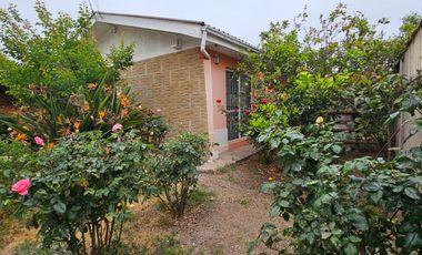 CASA DE 3 DORMITORIOS, 1 BAÑO, AMPLIO PATIO. A 3 CUADRAS DE AV. VALPARAÍSO, PARADERO 12