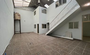 Edificio de 8 cubículos ideal para oficina en Ecatepec, EdoMex