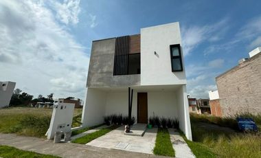 Casa en venta en Aguascalientes, Res. Santa Barbara