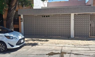 Bonita casa en Venta, Jardines de la Florida, en Naucalpan. Fraccionamiento cerrado.