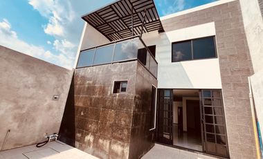 CASA EN VENTA CON ALBERCA, A 5 MIN. DE CENTRAL DE ABASTOS DE CUAUTLA, MOR.