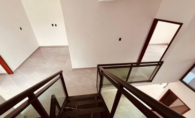 CASA EN VENTA CON ALBERCA, A 5 MIN. DE CENTRAL DE ABASTOS DE CUAUTLA, MOR.