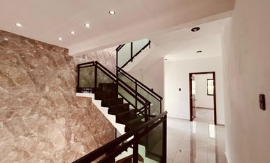 CASA EN VENTA CON ALBERCA, A 5 MIN. DE CENTRAL DE ABASTOS DE CUAUTLA, MOR.