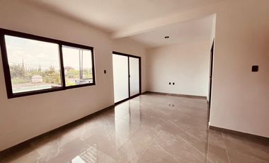 CASA EN VENTA CON ALBERCA, A 5 MIN. DE CENTRAL DE ABASTOS DE CUAUTLA, MOR.