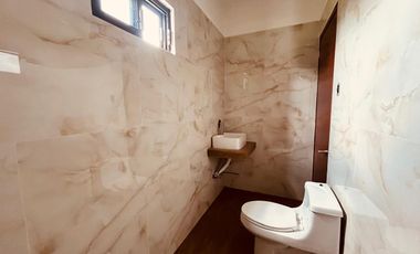 CASA EN VENTA CON ALBERCA, A 5 MIN. DE CENTRAL DE ABASTOS DE CUAUTLA, MOR.