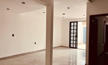 CASA EN VENTA CON ALBERCA, A 5 MIN. DE CENTRAL DE ABASTOS DE CUAUTLA, MOR.
