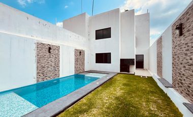 CASA EN VENTA CON ALBERCA, A 5 MIN. DE CENTRAL DE ABASTOS DE CUAUTLA, MOR.