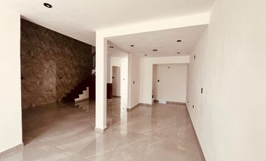 CASA EN VENTA CON ALBERCA, A 5 MIN. DE CENTRAL DE ABASTOS DE CUAUTLA, MOR.