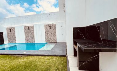 CASA EN VENTA CON ALBERCA, A 5 MIN. DE CENTRAL DE ABASTOS DE CUAUTLA, MOR.