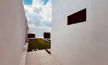 CASA EN VENTA CON ALBERCA, A 5 MIN. DE CENTRAL DE ABASTOS DE CUAUTLA, MOR.