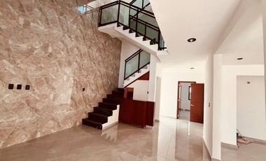 CASA EN VENTA CON ALBERCA, A 5 MIN. DE CENTRAL DE ABASTOS DE CUAUTLA, MOR.