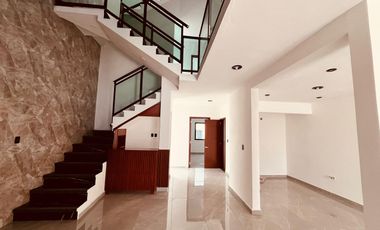 CASA EN VENTA CON ALBERCA, A 5 MIN. DE CENTRAL DE ABASTOS DE CUAUTLA, MOR.