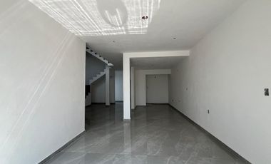 CASA EN VENTA CON ALBERCA, A 5 MIN. DE CENTRAL DE ABASTOS DE CUAUTLA, MOR.