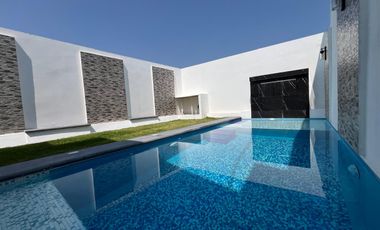 CASA EN VENTA CON ALBERCA, A 5 MIN. DE CENTRAL DE ABASTOS DE CUAUTLA, MOR.