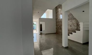 CASA EN VENTA CON ALBERCA, A 5 MIN. DE CENTRAL DE ABASTOS DE CUAUTLA, MOR.