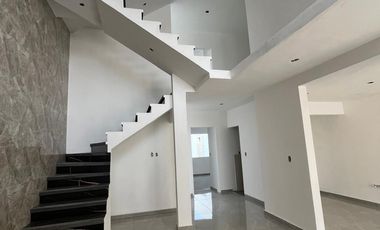 CASA EN VENTA CON ALBERCA, A 5 MIN. DE CENTRAL DE ABASTOS DE CUAUTLA, MOR.