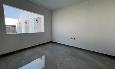 CASA EN VENTA CON ALBERCA, A 5 MIN. DE CENTRAL DE ABASTOS DE CUAUTLA, MOR.