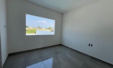 CASA EN VENTA CON ALBERCA, A 5 MIN. DE CENTRAL DE ABASTOS DE CUAUTLA, MOR.
