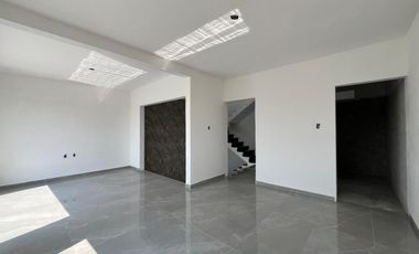 CASA EN VENTA CON ALBERCA, A 5 MIN. DE CENTRAL DE ABASTOS DE CUAUTLA, MOR.