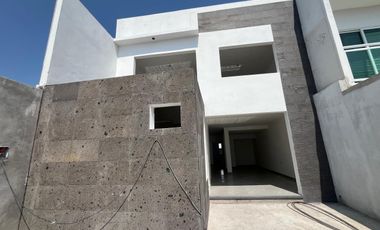 CASA EN VENTA CON ALBERCA, A 5 MIN. DE CENTRAL DE ABASTOS DE CUAUTLA, MOR.