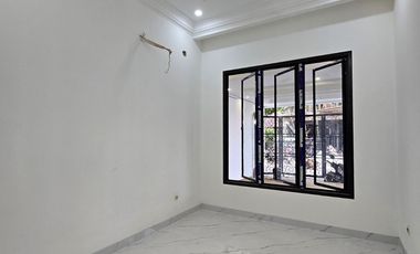 Rumah baru akses jalan lebar di komplek pondok kelapa jakarta timur