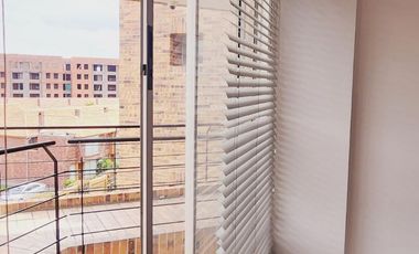 CHIA/ CENTRO EMPRESARIAL  Vendo   oficina 42 metros, espectacular vista, piso 4. Papeles al dia  lA OFICINA TIENE RECEPCION, BAÑO, COCINA, OFICINA CON