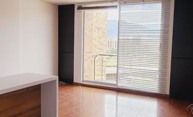 CHIA/ CENTRO EMPRESARIAL  Vendo   oficina 42 metros, espectacular vista, piso 4. Papeles al dia  lA OFICINA TIENE RECEPCION, BAÑO, COCINA, OFICINA CON