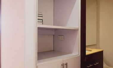 CHIA/ CENTRO EMPRESARIAL  Vendo   oficina 42 metros, espectacular vista, piso 4. Papeles al dia  lA OFICINA TIENE RECEPCION, BAÑO, COCINA, OFICINA CON