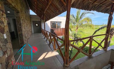 Hermosa casa en renta vacacional para 10 personas. Con alberca privada, vista al campo de golf y al mar