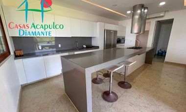 Hermosa casa en renta vacacional para 10 personas. Con alberca privada, vista al campo de golf y al mar