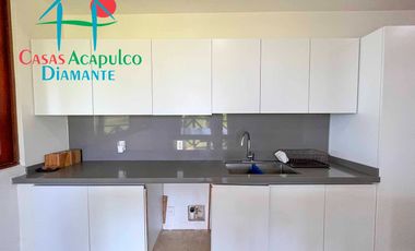 Hermosa casa en renta vacacional para 10 personas. Con alberca privada, vista al campo de golf y al mar