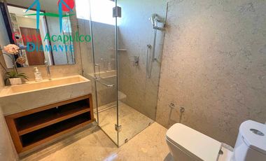 Hermosa casa en renta vacacional para 10 personas. Con alberca privada, vista al campo de golf y al mar