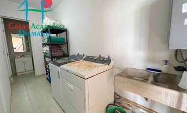 Hermosa casa en renta vacacional para 10 personas. Con alberca privada, vista al campo de golf y al mar