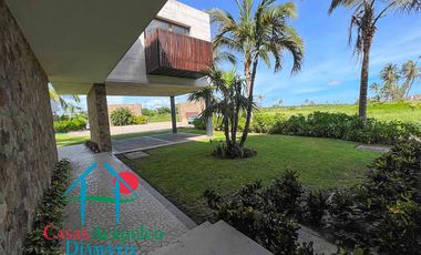 Hermosa casa en renta vacacional para 10 personas. Con alberca privada, vista al campo de golf y al mar