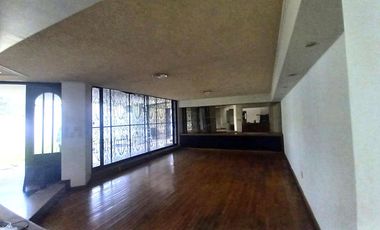 CASA EN RENTA 3 RECAMARAS, JUNTO A PLAZA GALERIAS Y AV. VALLARTA.